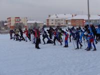 Участники соревнований готовятся к старту лыжной гонки