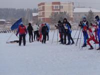 Участники соревнований готовятся к старту лыжной гонки